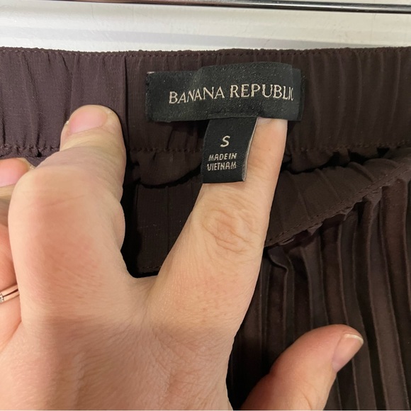 Banana Republic Pleated satin midi skirt ombre size small - Picture 3 of 5